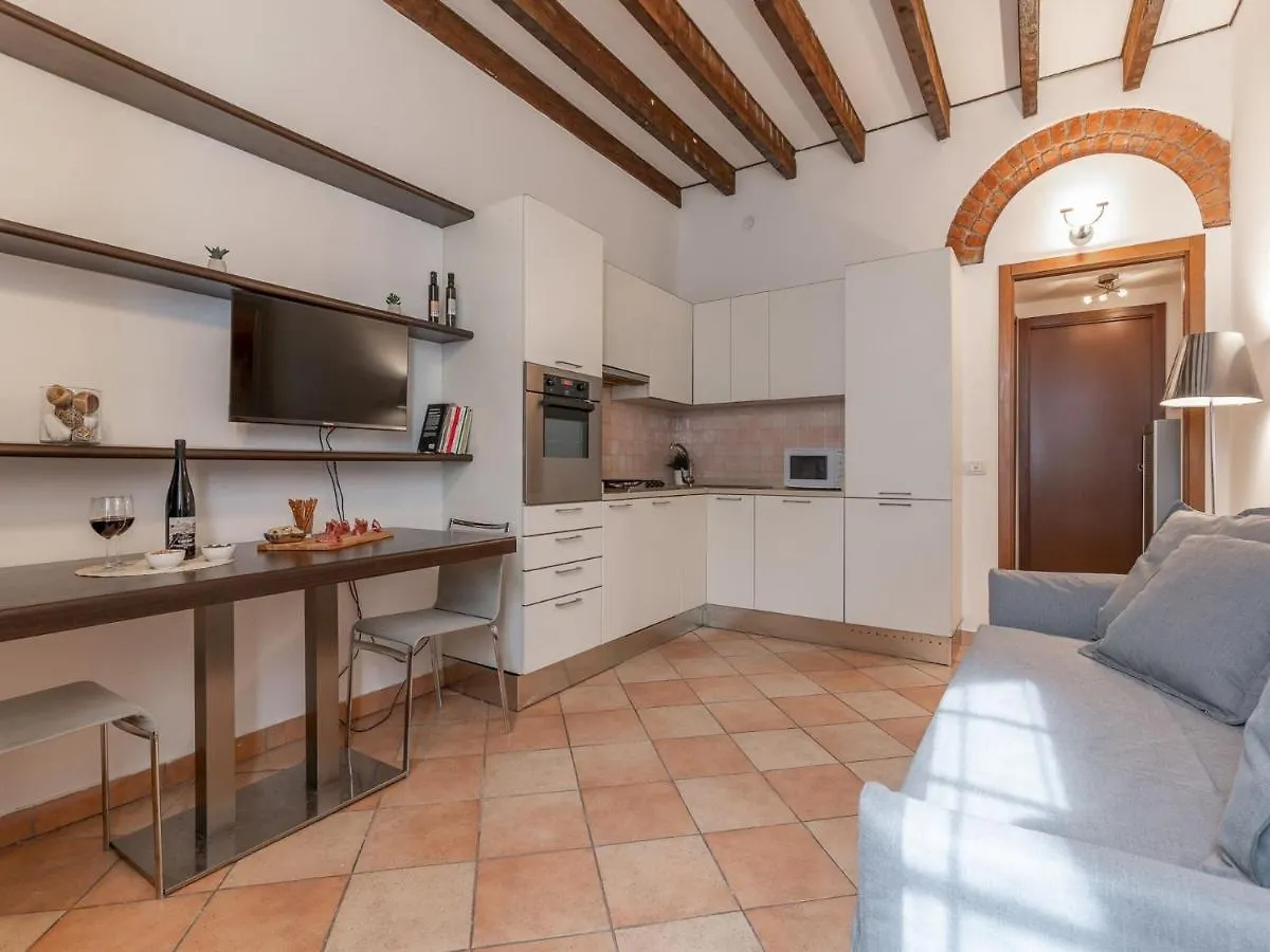 The Best Rent - Bright One Bedroom Apartment In Corso Lodi Area Milão